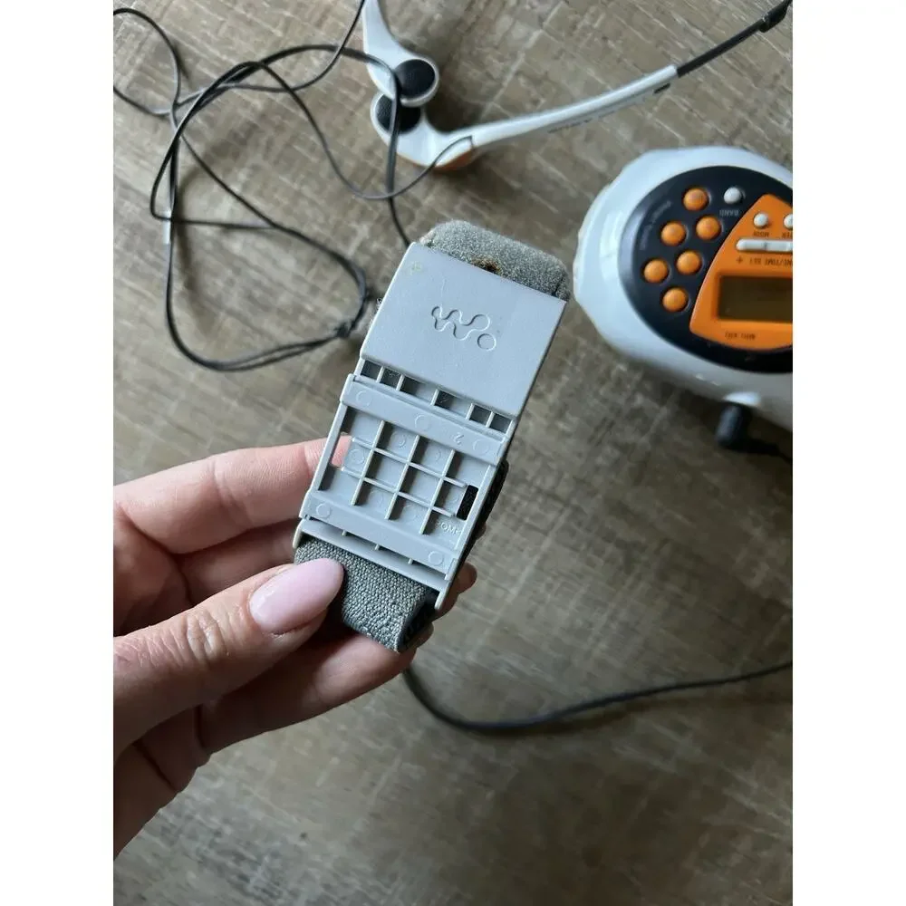 Sony Walkman Sports SRF-M80V AM FM Weather Portable Radio Tested w Headphones